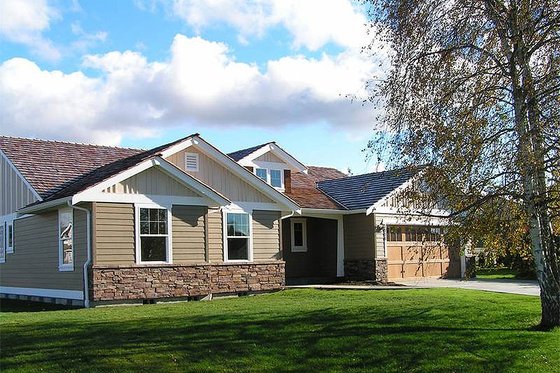 Front View - 1700 square foot Craftsman home