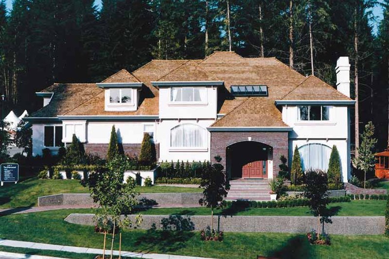 House Plan Design - European Exterior - Front Elevation Plan #47-1014