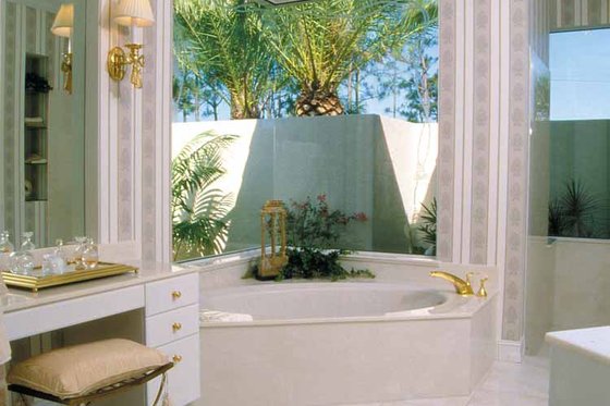 Interior - Bathroom for Mediterranean House Plan #930-24 - 3 bed, 3 bath