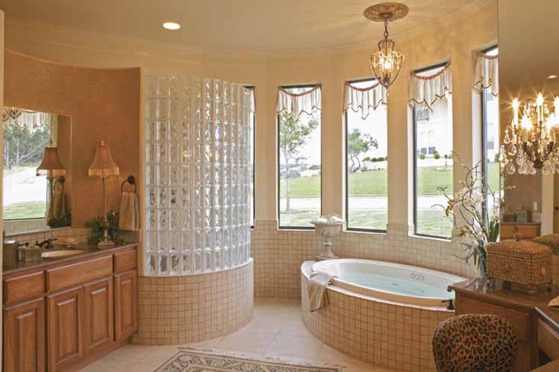 Dream House Plan - Interior - Bathroom for Mediterranean House Plan #952-196 - 4 bed, 4.5 bath