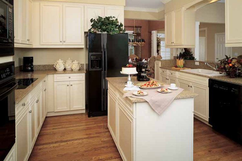 Home Plan - Interior - Kitchen for Craftsman House Plan #929-650 - 3 bed, 3 bath