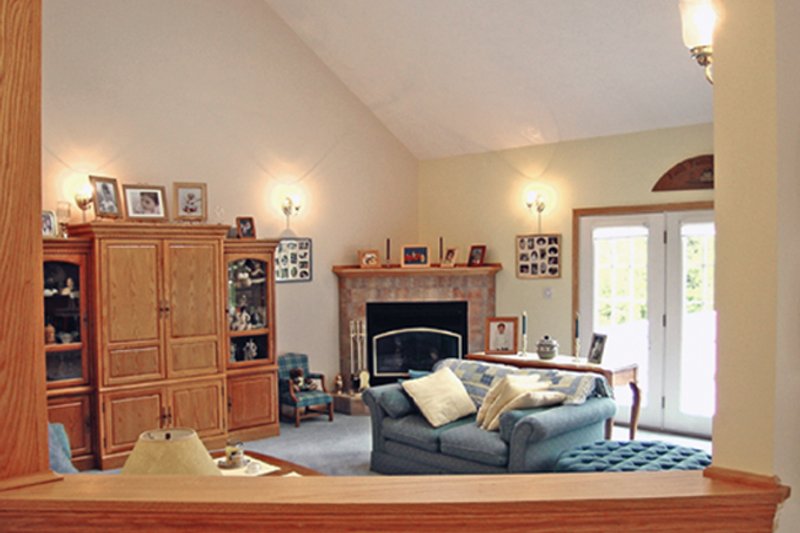 Dream House Plan - Interior - Family Room for Traditional House Plan #314-277 - 3 bed, 3 bath