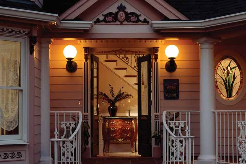 Dream House Plan - Interior - Entry for Victorian House Plan #314-206 - 4 bed, 3 bath