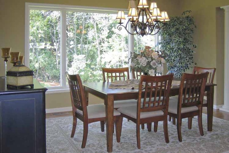 Dream House Plan - Interior - Dining Room for Traditional House Plan #320-1002 - 3 bed, 2.5 bath
