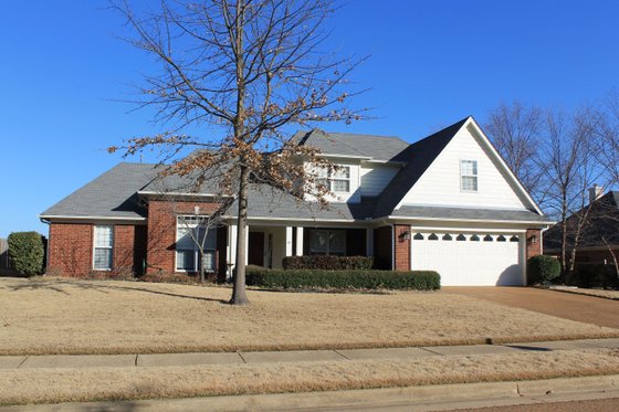2400 square foot traditional home