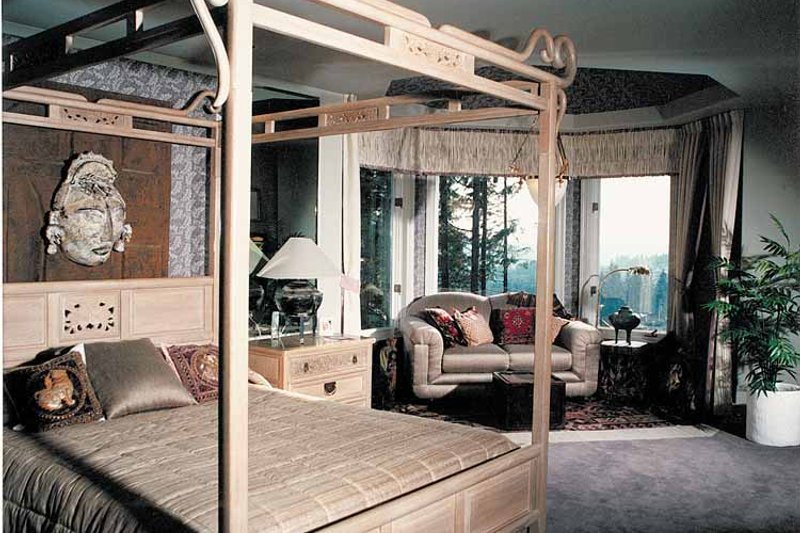 Home Plan - Interior - Master Bedroom for Mediterranean House Plan #47-875 - 4 bed, 4.5 bath