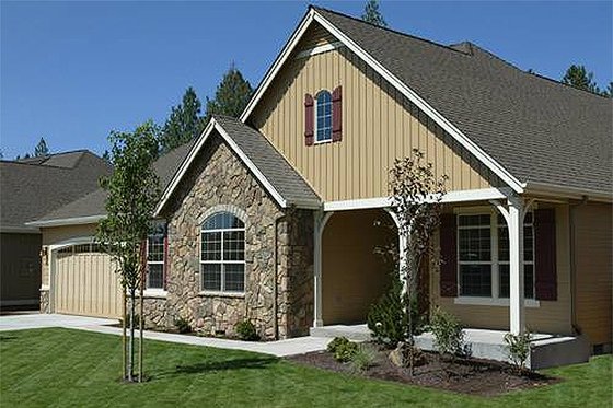 Front View - 2000 square foot Craftsman home