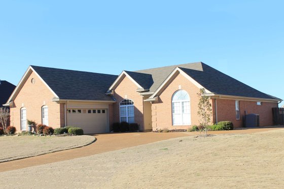 2100 square foot traditional home