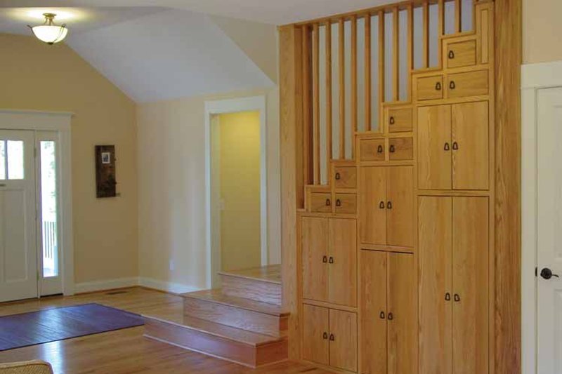 Dream House Plan - Interior - Entry 2 for Craftsman House Plan #939-1 - 4 bed, 3.5 bath