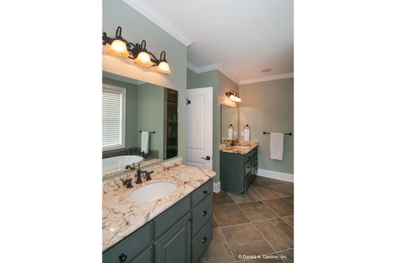 Interior - Master Bathroom for Craftsman House Plan #929-26 - 3 bed, 3.5 bath
