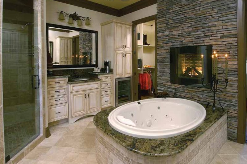Home Plan - Interior - Master Bathroom for Country House Plan #952-276 - 4 bed, 3 bath