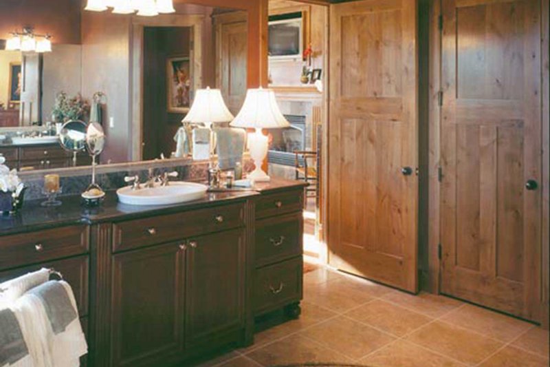 House Design - Interior - Master Bathroom 2 for Craftsman House Plan #942-16 - 5 bed, 6.5 bath