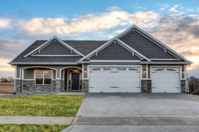Dream House Plan - Ranch Exterior - Front Elevation Plan #70-1552