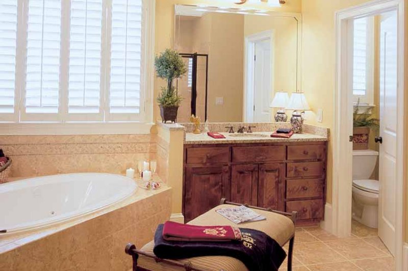 House Blueprint - Interior - Master Bathroom for Country House Plan #927-855 - 4 bed, 3.5 bath