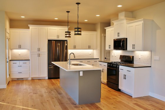 Interior - Kitchen for Farmhouse House Plan #1070-2 - 3 bed, 2.5 bath