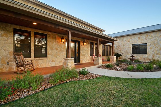 Ranch Exterior - Covered Porch Plan #140-149