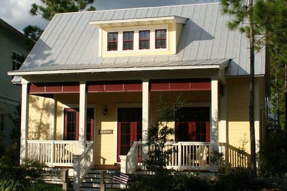 Front View - 2000 square foot Cottage home