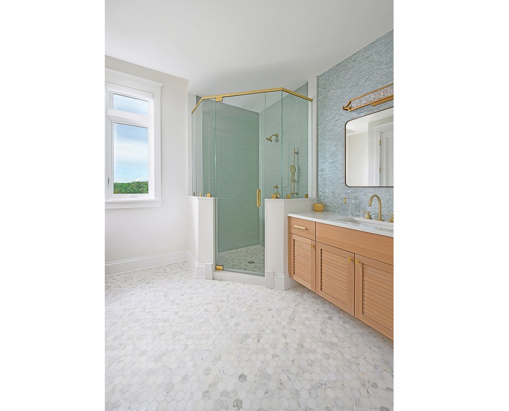 Interior - Bathroom 2 for Traditional House Plan #938-149 - 4 bed, 4 bath