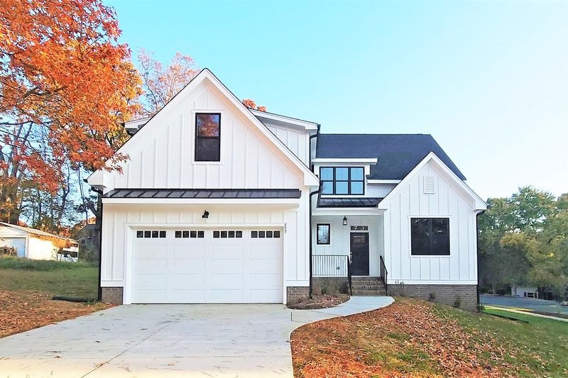 Home Plan - Farmhouse Photo Plan #927-1002