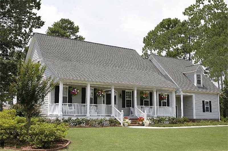 House Plan Design - Farmhouse Exterior - Front Elevation Plan #137-122
