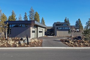Modern Exterior - Front Elevation Plan #892-37