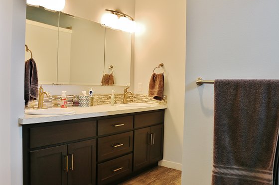Interior - Master Bathroom for Craftsman House Plan #1070-13 - 4 bed, 2.5 bath