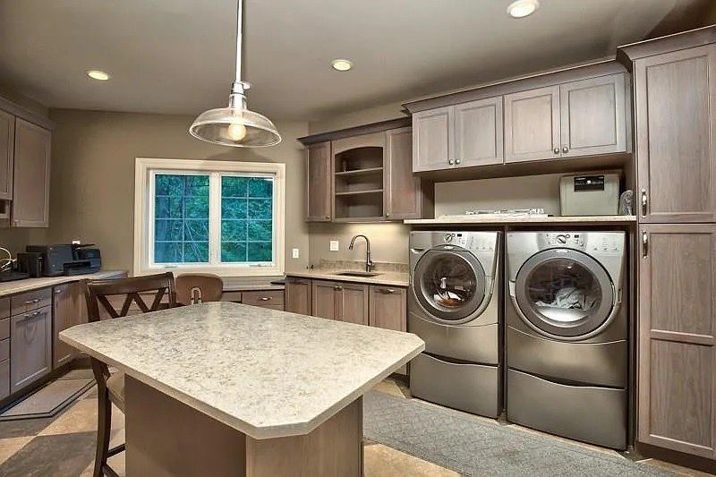 Home Plan - Interior - Laundry for Ranch House Plan #70-1555 - 3 bed, 5.5 bath
