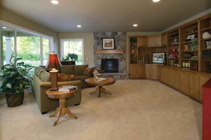 Home Plan - Interior - Family Room 1 for Craftsman House Plan #132-241 - 4 bed, 3.5 bath