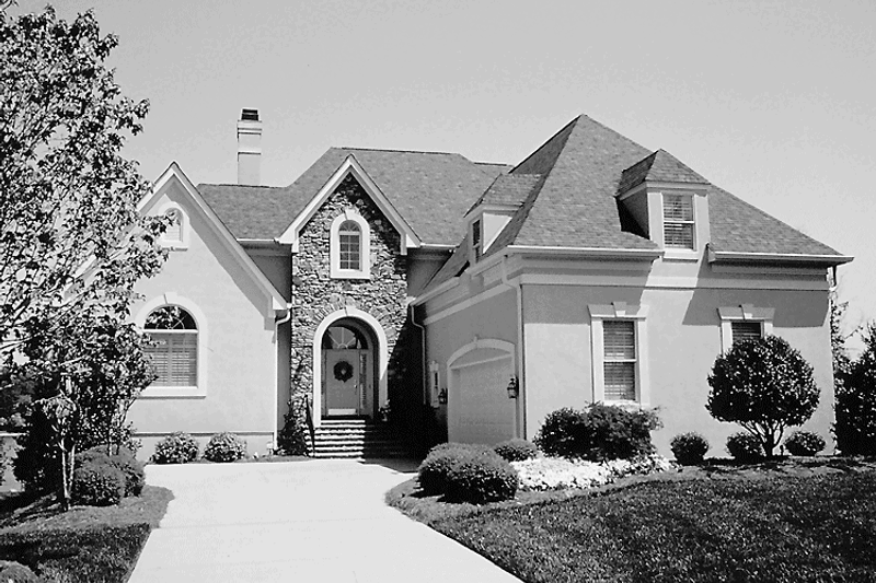 Architectural House Design - Traditional Exterior - Front Elevation Plan #453-436