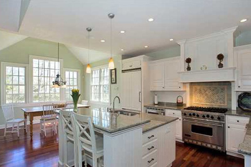 Home Plan - Interior - Kitchen for Craftsman House Plan #137-332 - 4 bed, 3.5 bath