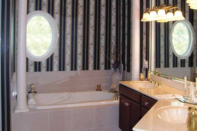 Dream House Plan - Interior - Bathroom for Ranch House Plan #456-81 - 3 bed, 2.5 bath