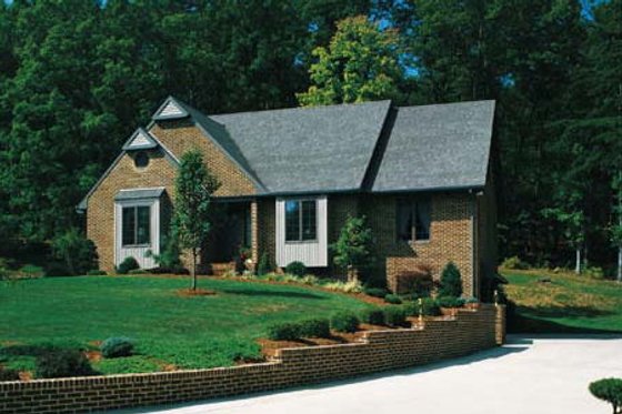 Exterior - Front Elevation for European House Plan #312-778 - 4 bed, 3.5 bath