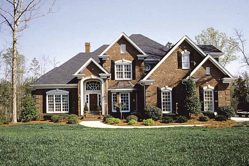 Dream House Plan - Traditional Exterior - Front Elevation Plan #453-516