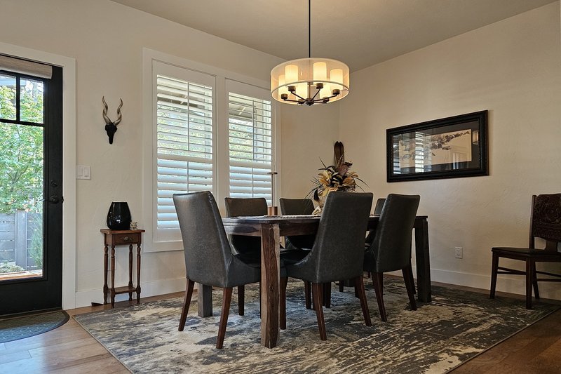House Design - Interior - Dining Room for Ranch House Plan #1105-9 - 3 bed, 2.5 bath