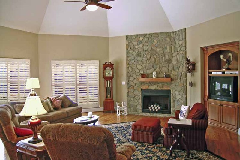 Home Plan - Interior - Family Room for Ranch House Plan #314-222 - 3 bed, 2.5 bath
