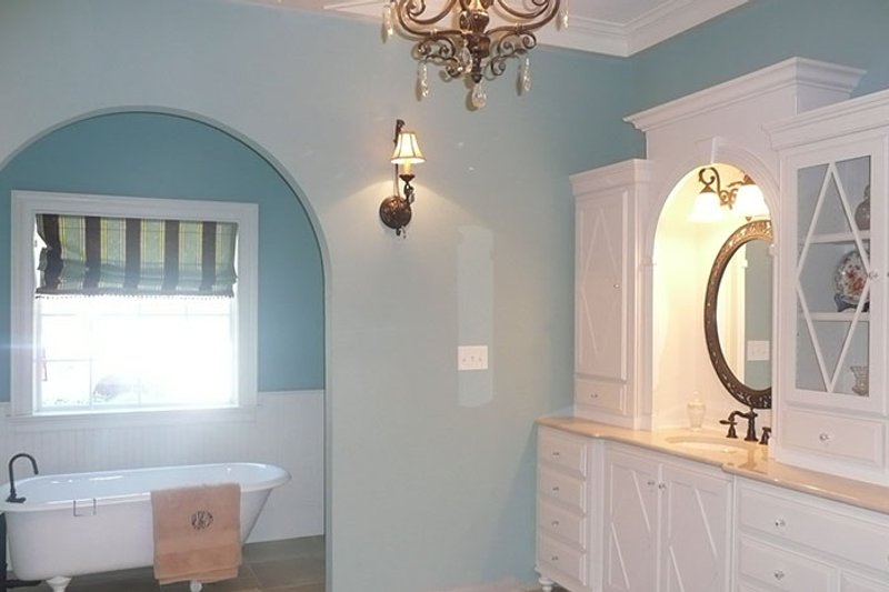 Home Plan - Interior - Master Bathroom for Country House Plan #927-415 - 4 bed, 3.5 bath