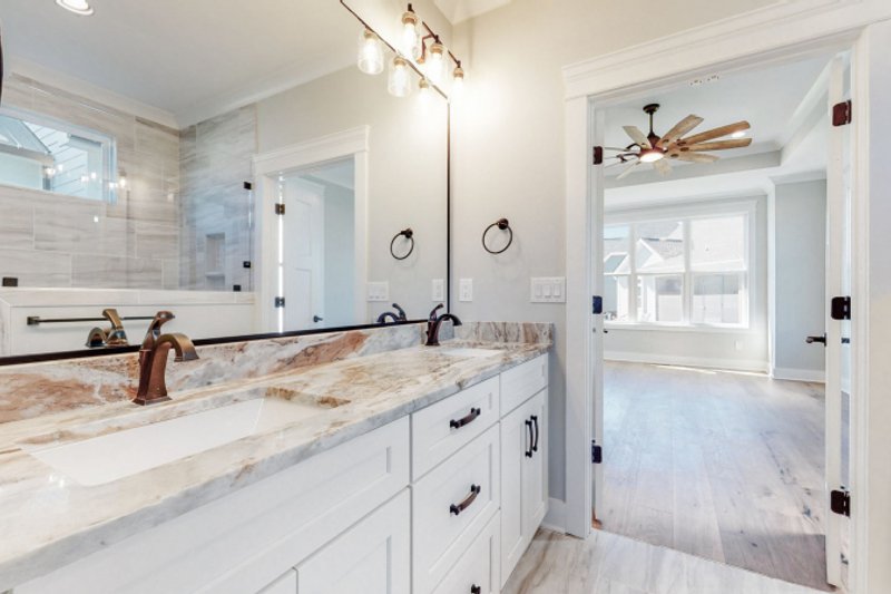 House Blueprint - Interior - Master Bathroom for Farmhouse House Plan #927-1019 - 4 bed, 2.5 bath