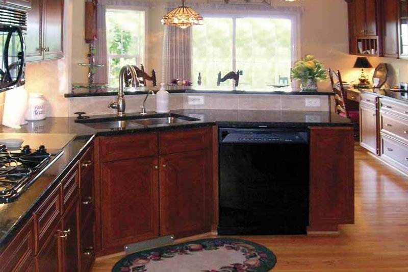 Dream House Plan - Interior - Kitchen 1 for Ranch House Plan #456-81 - 3 bed, 2.5 bath