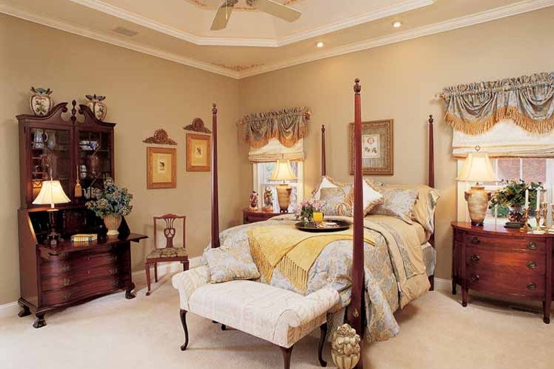 Home Plan - Interior - Master Bedroom for Country House Plan #952-275 - 4 bed, 3.5 bath