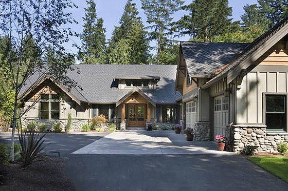 Front View - 3350 square foot Craftsman home