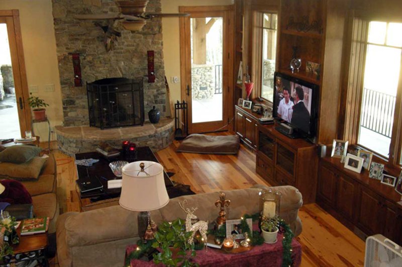 Dream House Plan - Interior - Family Room for Craftsman House Plan #942-26 - 2 bed, 2.5 bath