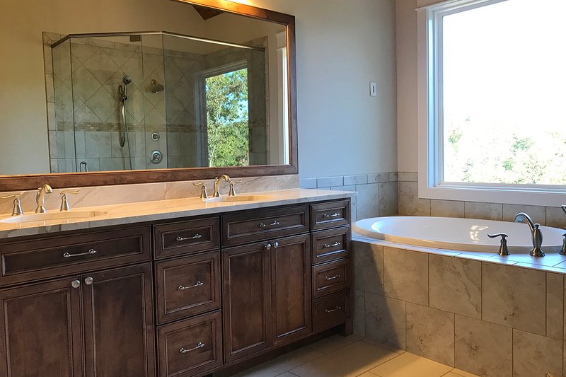 Dream House Plan - Interior - Master Bathroom for Craftsman House Plan #437-85 - 4 bed, 4.5 bath
