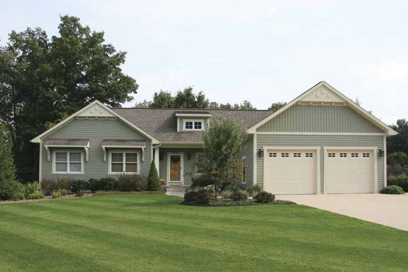 Dream House Plan - Craftsman Exterior - Front Elevation Plan #928-122