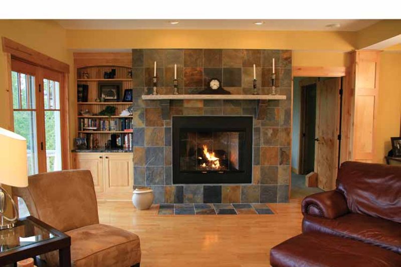 Home Plan - Interior - Family Room 1 for Craftsman House Plan #928-112 - 3 bed, 2.5 bath