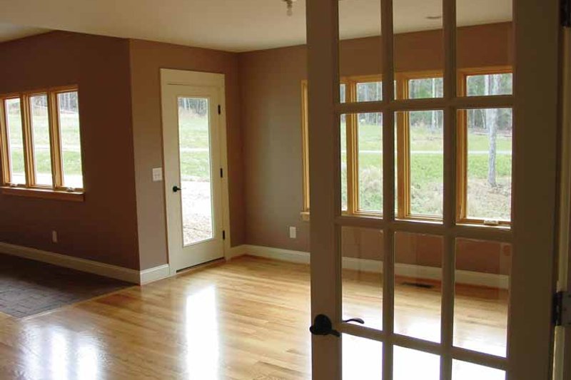 Home Plan - Interior - Dining Room for Ranch House Plan #939-6 - 3 bed, 2.5 bath