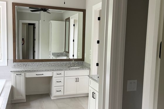 Interior - Master Bathroom for Craftsman House Plan #437-124 - 3 bed, 3.5 bath