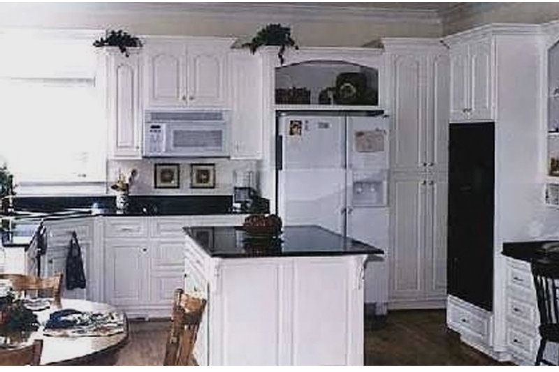 Home Plan - Interior - Kitchen for Traditional House Plan #314-275 - 4 bed, 3.5 bath