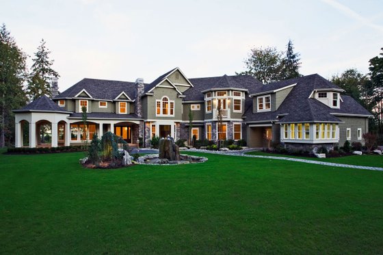Craftsman style mansion, elevation photo