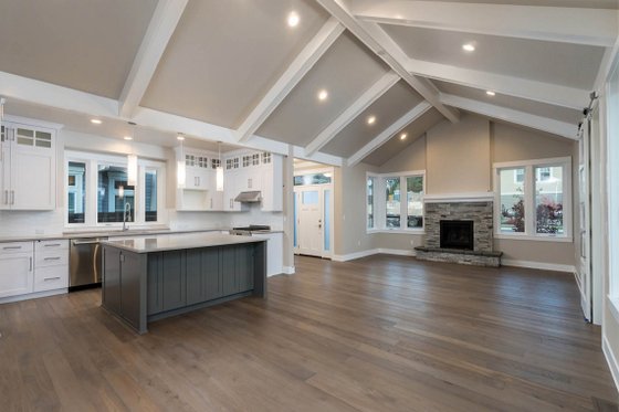 Interior - Family Room for Craftsman House Plan #895-82 - 3 bed, 2 bath