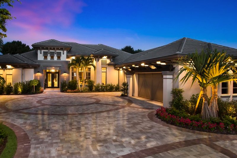 Mediterranean Style House Plan - 4 Beds 4 Baths 3869 Sq/Ft Plan #27-553